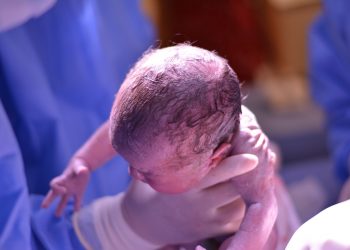 Cesarskie cięcia: Polska w czołówce UE