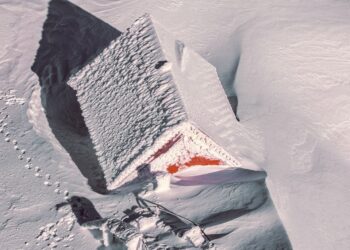 Więźba dachowa pozostawiona na zimę – jak zabezpieczyć?