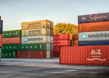 Kontenery używane – niedrogie i praktyczne rozwiązanie