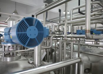 Jak zabezpieczyć pompy przemysłowe przed suchobiegiem i kosztownymi awariami?