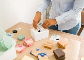 Jak etykieciarka automatyczna poprawia wydajność produkcji i obniża koszty operacyjne?