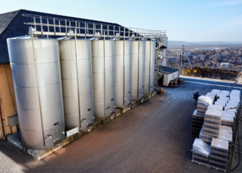 Metody czyszczenia silosów zbożowych – ręczne, mechaniczne i wysokościowe.