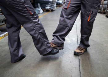 ​Czy wygodne i praktyczne spodnie mają wpływ na pracę budowlańca?