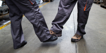 Czy wygodne i praktyczne spodnie mają wpływ na pracę budowlańca?