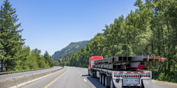 Bezpieczeństwo w transporcie ponadgabarytowym – jakie procedury obowiązują przewoźników?